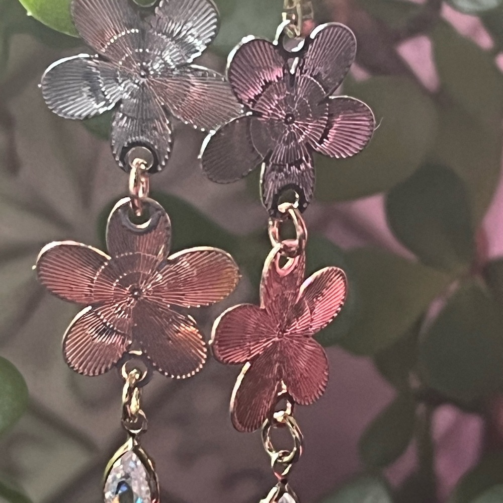 Pretty Bird Gold Plated Floral Dangle Earrings with Crystal Drops NEW! - Picture 3 of 3
